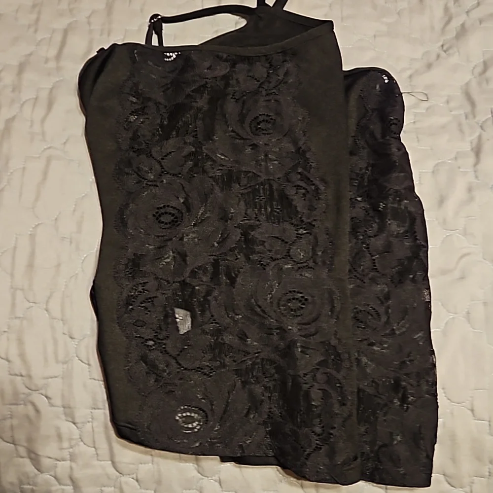 Black Camisole with lace - Picture 2 of 4